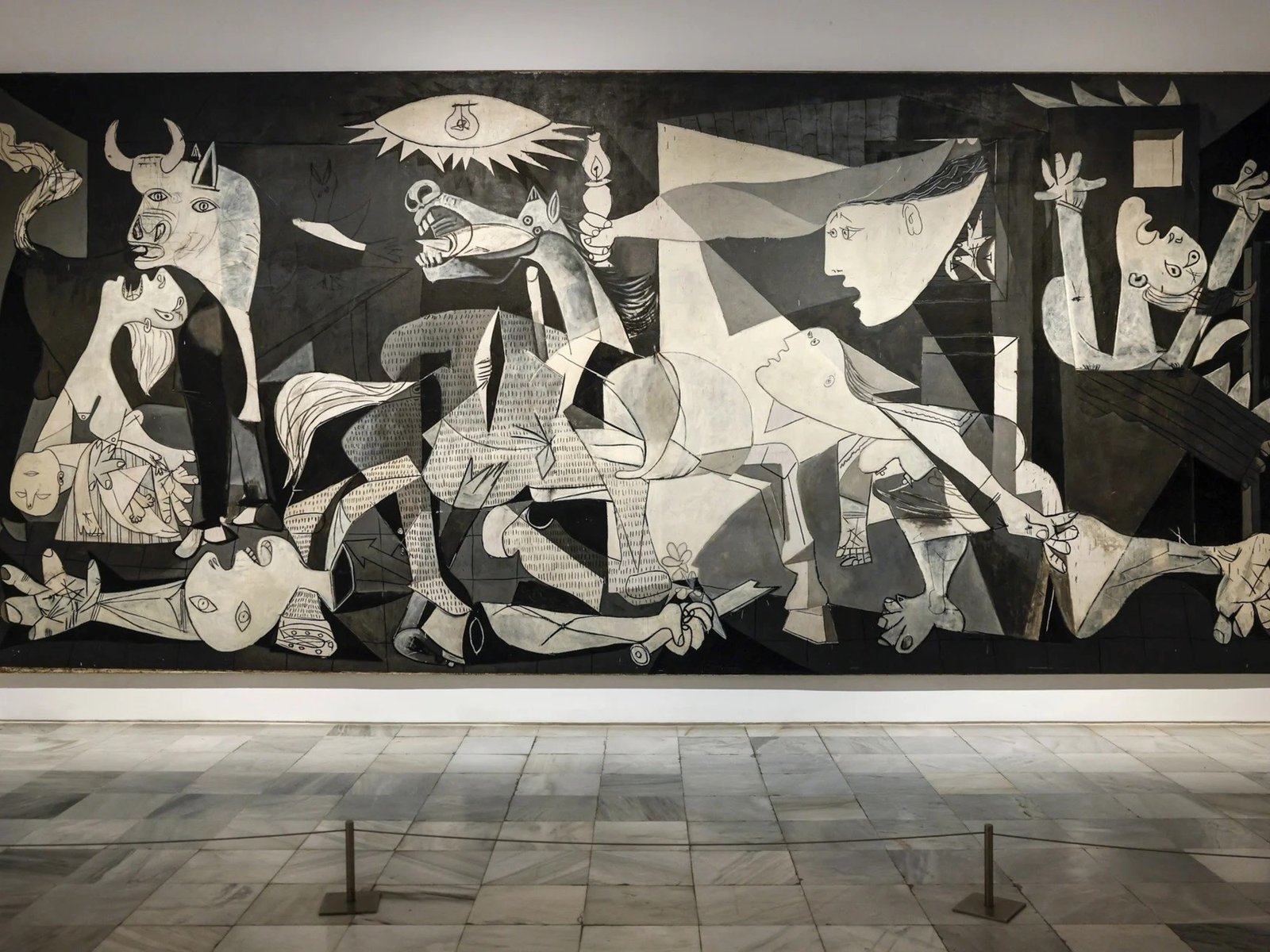 París recorre la historia del célebre cuadro de Picasso