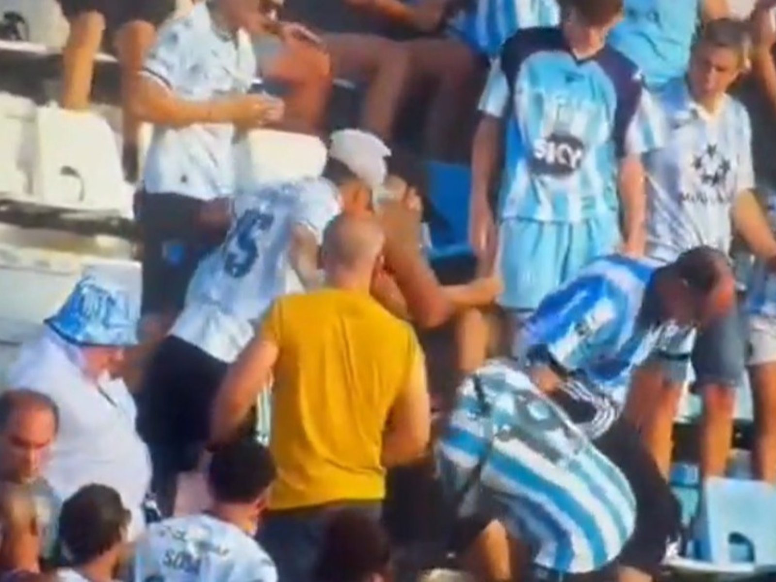 Prohíben el ingreso a los estadios a un barra de Racing por una violenta agresión en el Cilindro