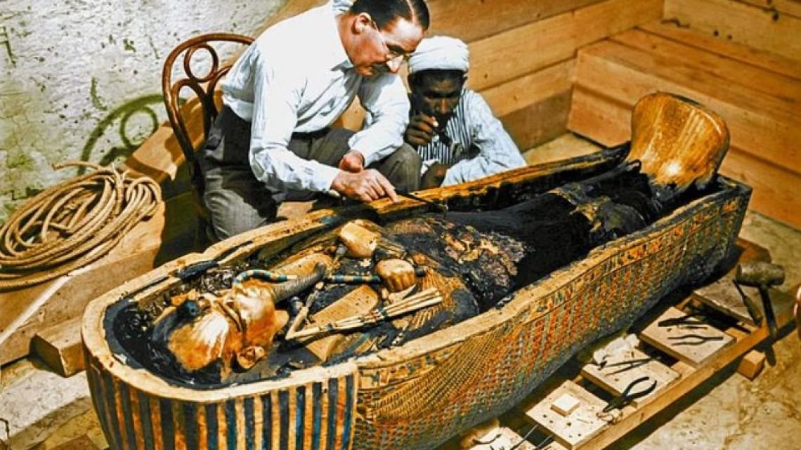 Revelan que Howard Carter calificó como una "bendición" la muerte del periodista que inventó la maldición de Tutankamón