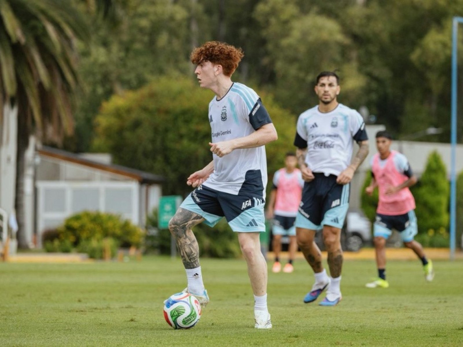 Scaloni les dio rodaje a los que no jugaron contra Mauritania y hubo ensayo y triunfo para la Selección ante la Sub 20 en Ezeiza