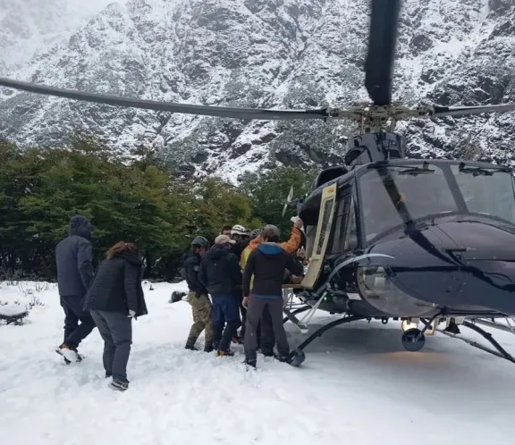 Se le cayó un árbol encima y tuvieron que evacuarlo de urgencia en helicóptero