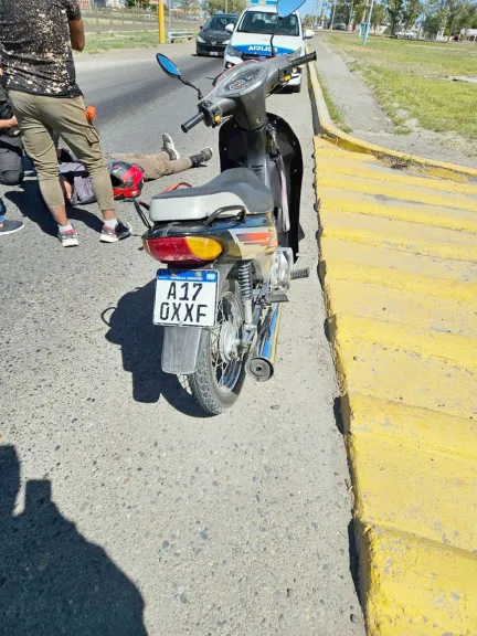 Un motociclista despistó por culpa de una mancha de gasoil en el pavimento
