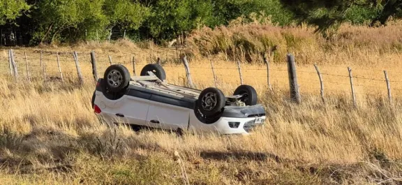 Una familia terminó hospitalizada en un vuelco en Esquel
