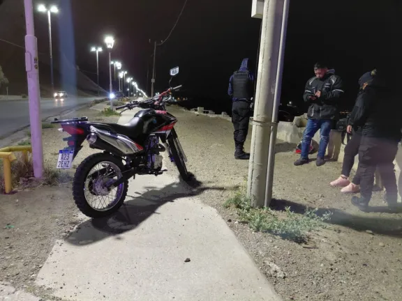 Una moto despistó en el centro tras pinchar una cubierta