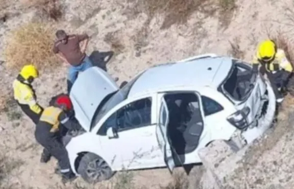 Una mujer y su sobrino hospitalizados tras vuelco entre Trelew y Gaiman