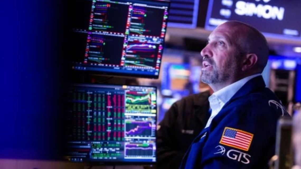 Wall Street abre al alza tras las pérdidas de las ruedas previas por la guerra en Oriente Medio