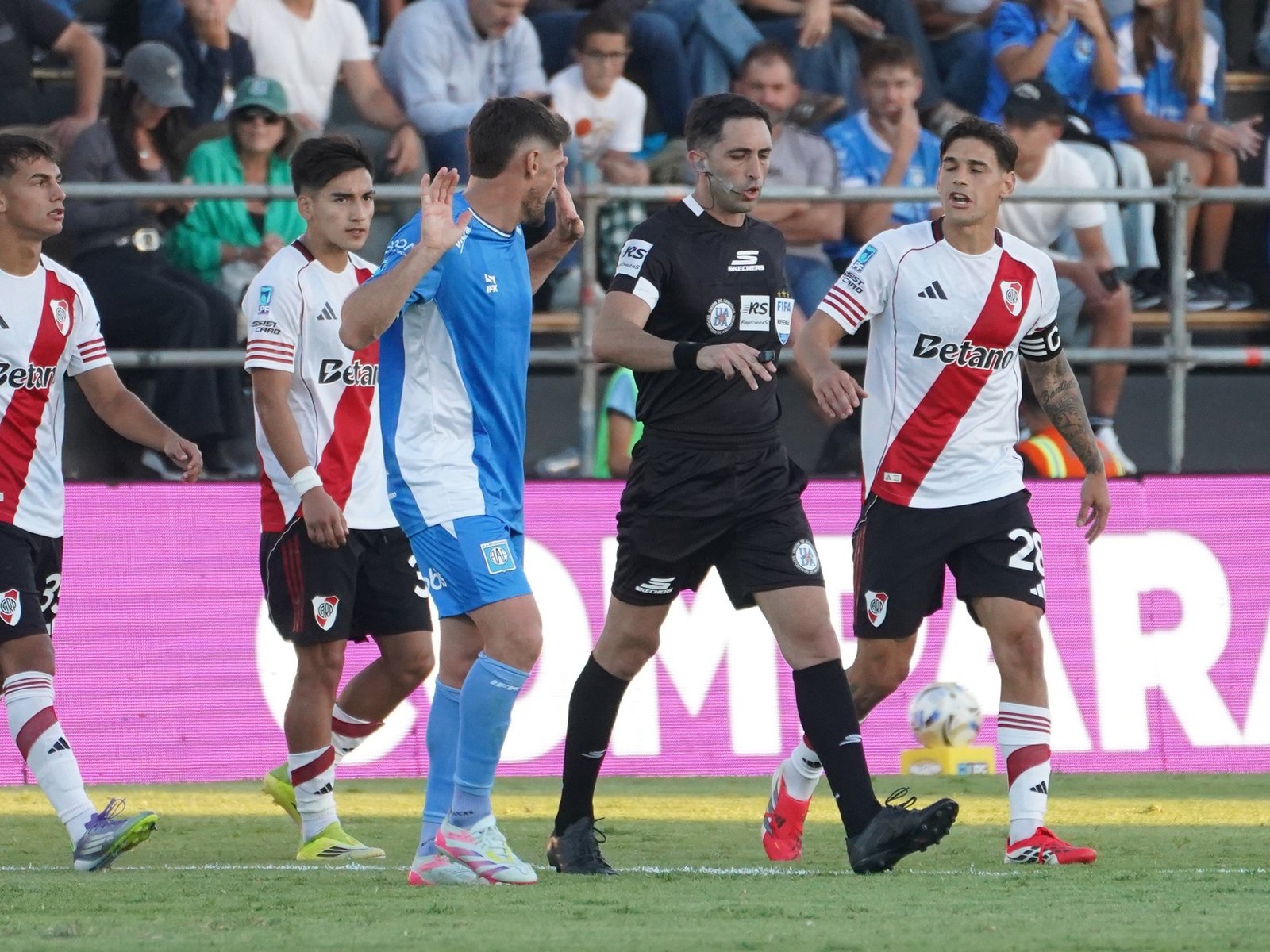 del gol anulado a los cordobeses al penal a Driussi que aprovechó Montiel