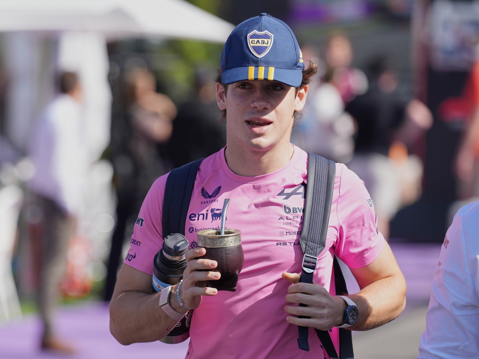el guiño futbolero antes de su debut como titular en la Fórmula 1