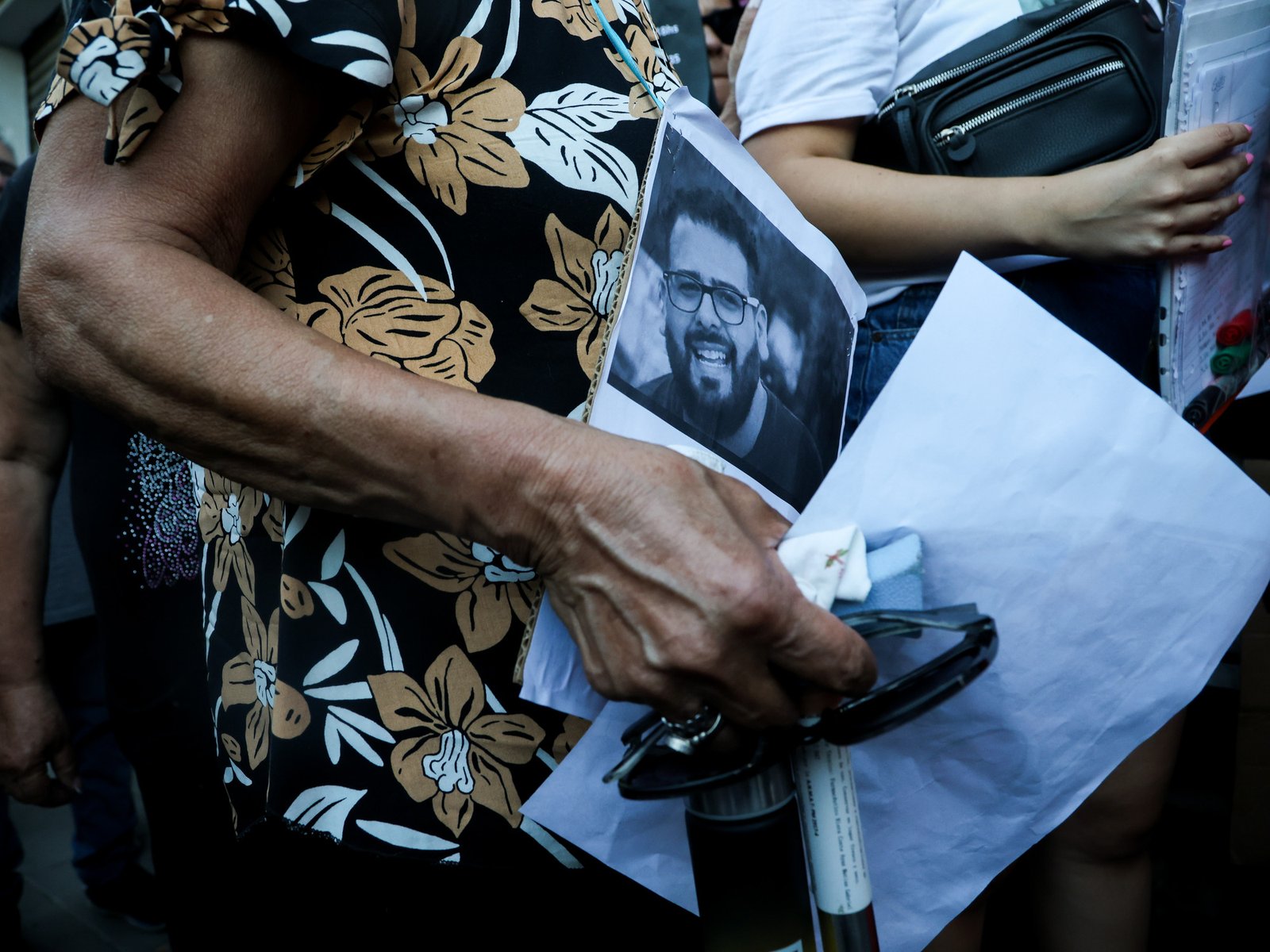 el llamado sin respuesta de la nena del docente fusilado por un policía y el gesto de Catupecu Machu