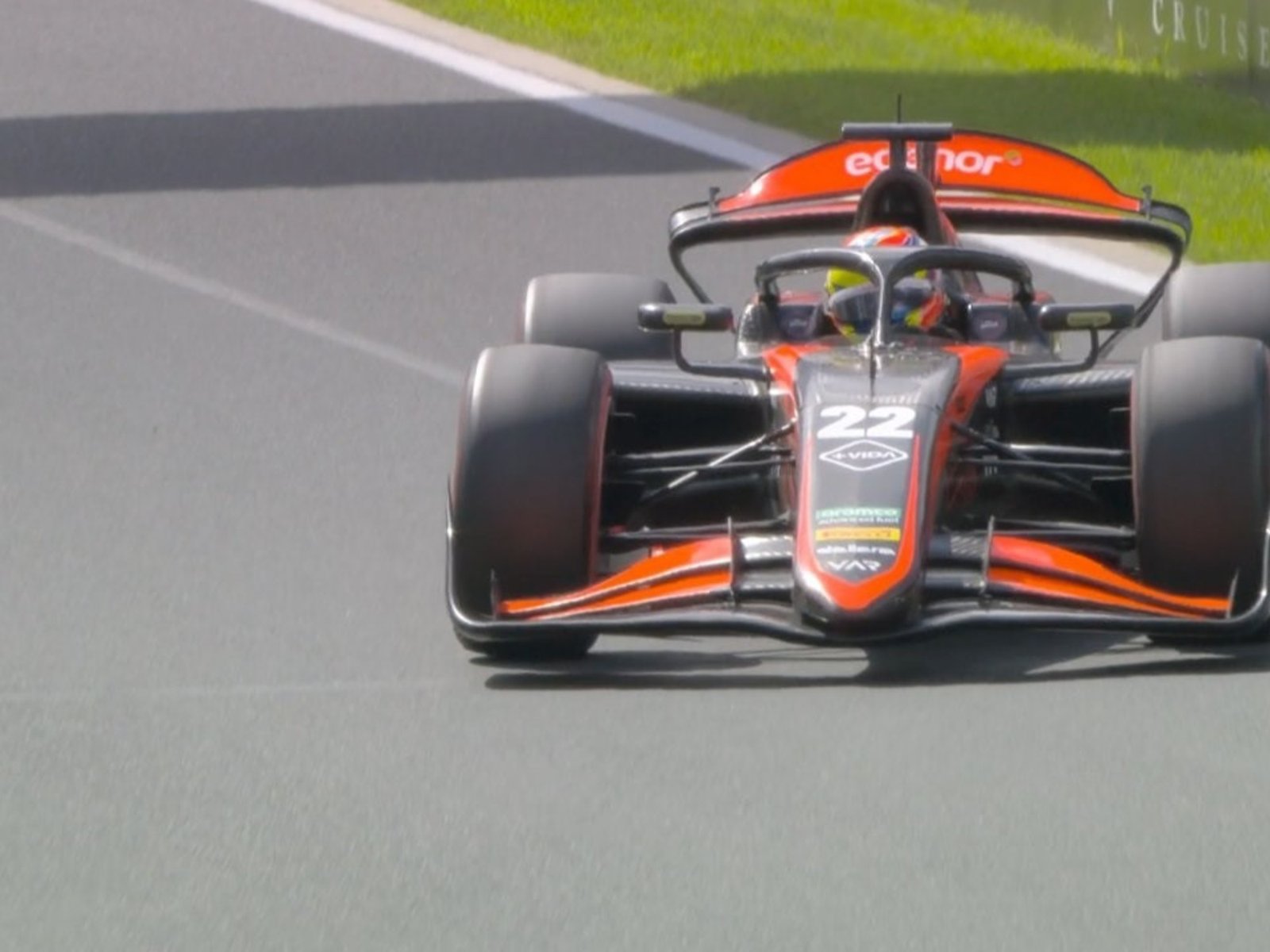 largó 19°, fue líder, cruzó la meta 11° y por una sanción terminó 17°