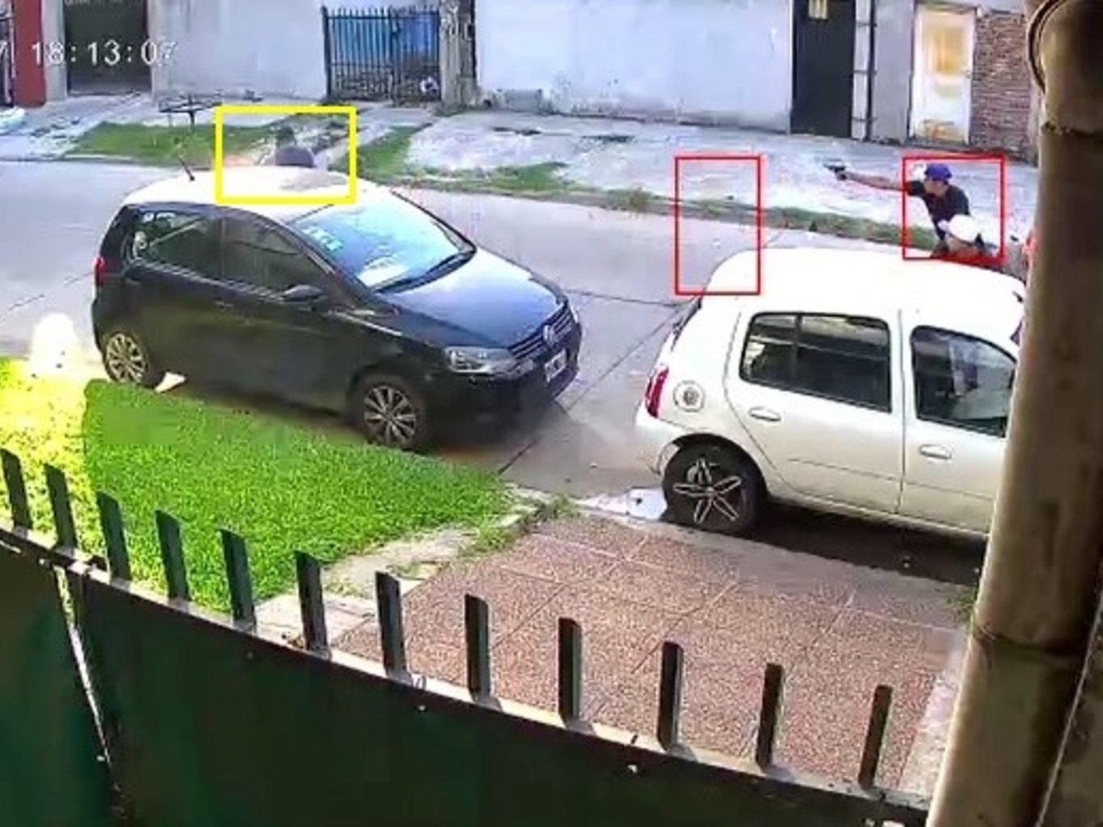 lo asaltaron, les entregó su auto y le dispararon igual