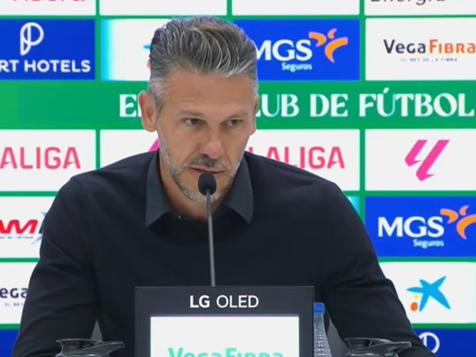 lo mandó al frente por mandarle mensajes a uno de sus futbolistas