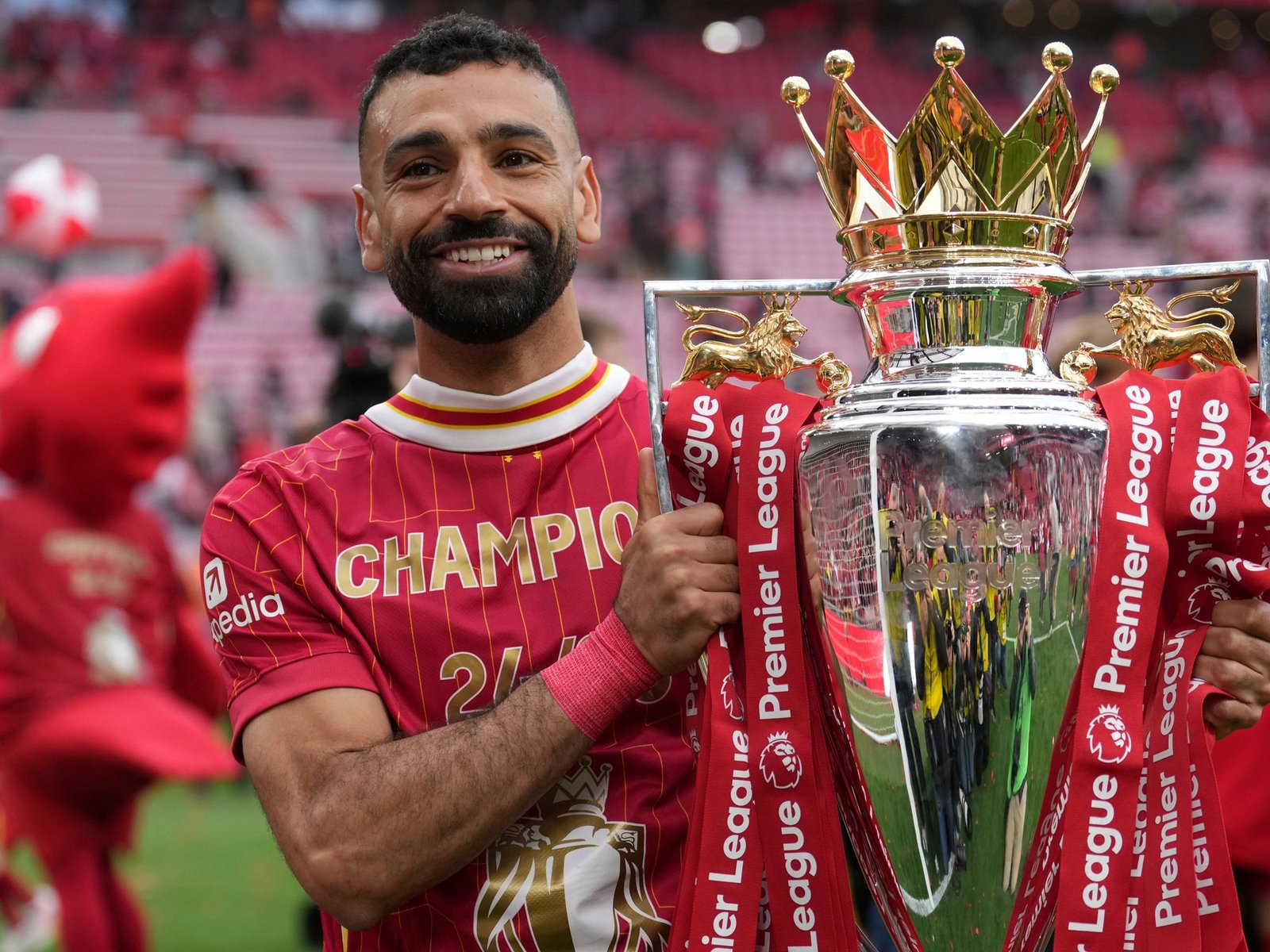 nueve años después, el egipcio separa su camino dorado de goles y títulos con los Reds