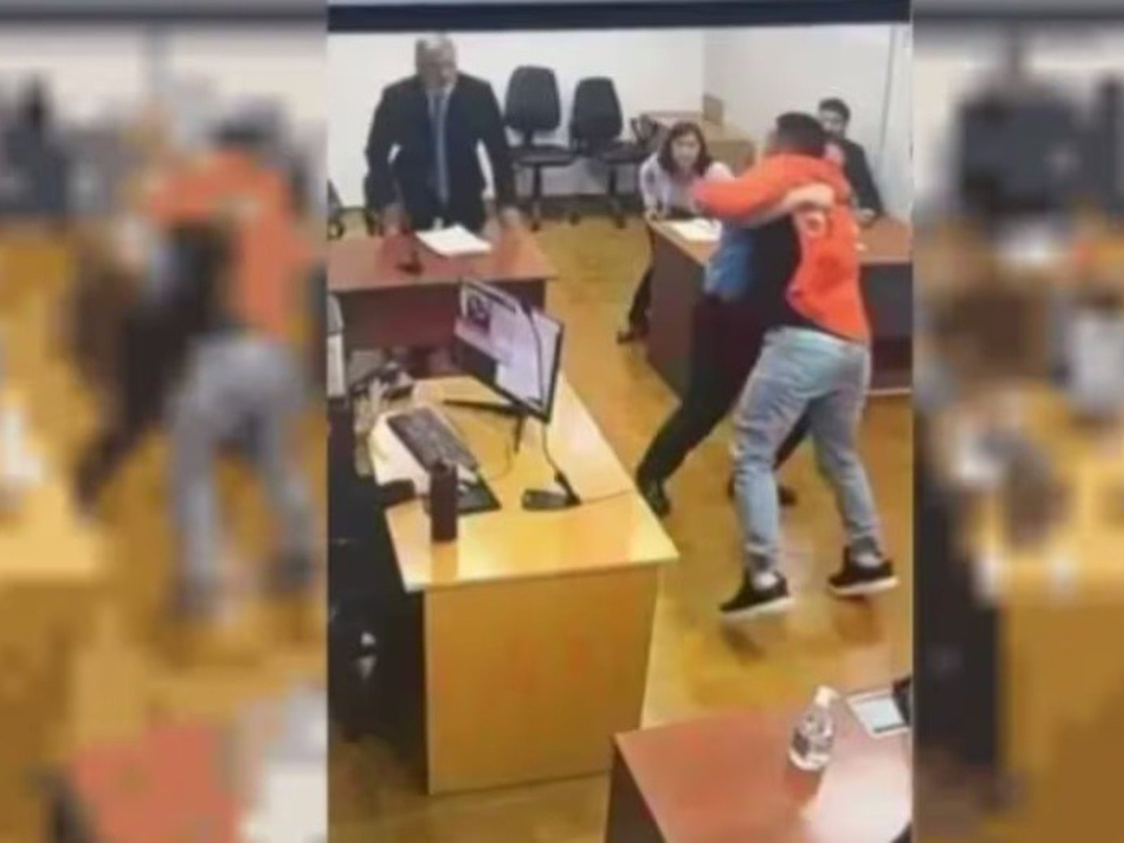 quiso pegarle al fiscal y rompió el televisor que había en la sala