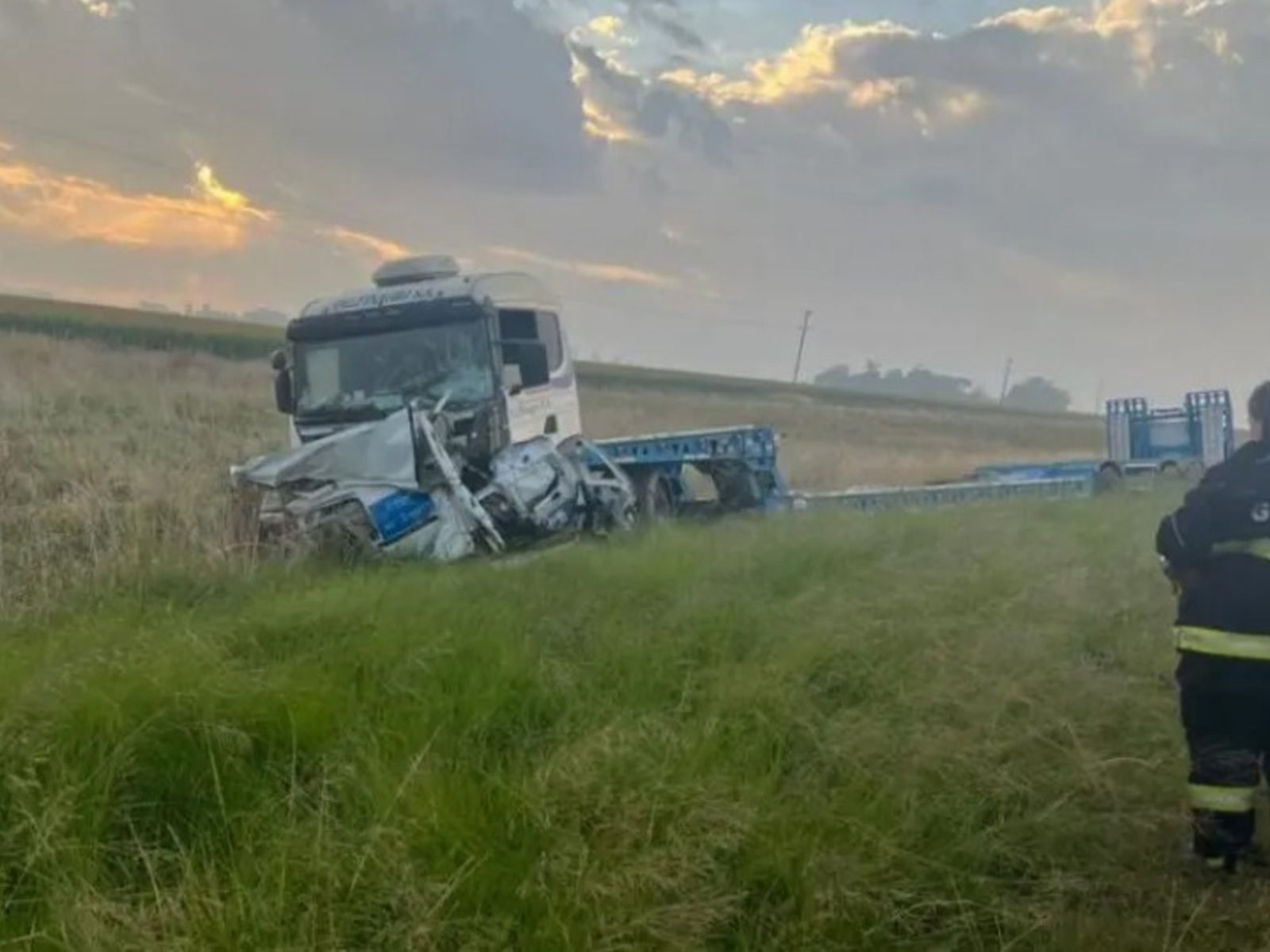 tres empleados municipales murieron en un choque a pocos metros de otro accidente fatal