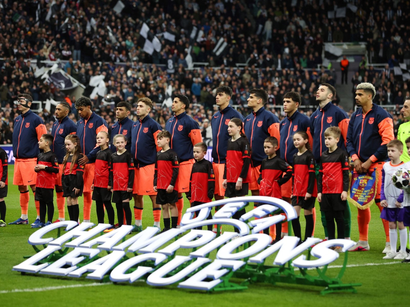 un hincha del Barcelona viajó para ver a su equipo contra Newcastle pero se equivocó de estadio