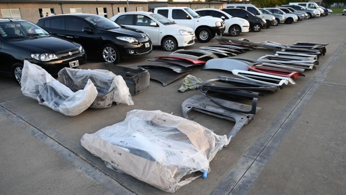 Cayó la Banda de los gitanos por una estafa que salió mal: 14 detenidos y 42 autos secuestrados