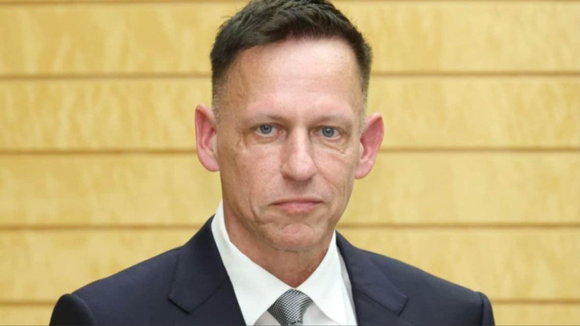 Cómo se compone la fortuna de Peter Thiel: inversiones, participaciones y el rol de Palantir