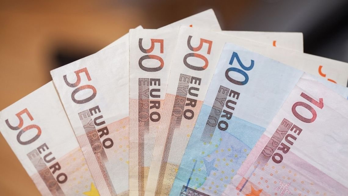 Cotización del euro y euro blue hoy, jueves 23 de abril
