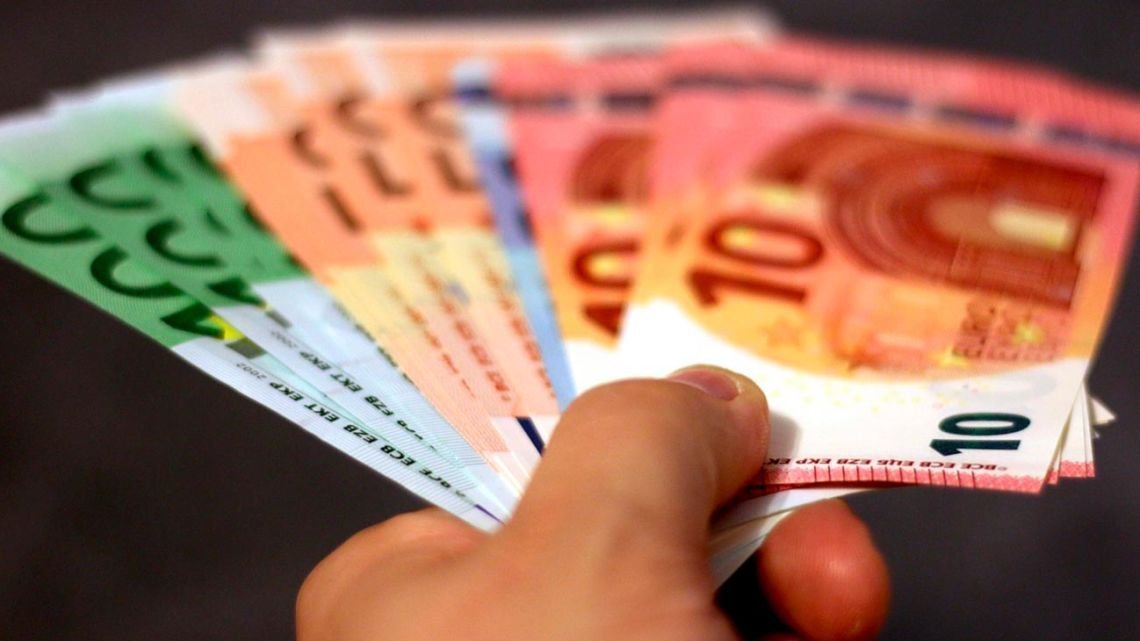 Cotización del euro y euro blue hoy, jueves 30 de abril