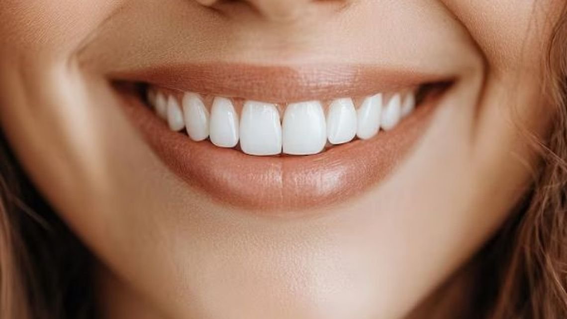 Crean una saliva artificial con proteína de caña de azúcar que protege el esmalte dental