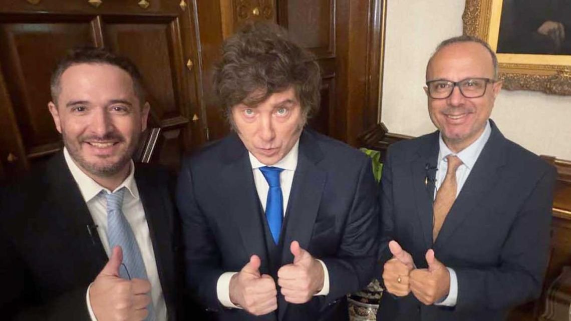 Del discurso corporativo al show mediático en tiempos de crisis comunicacional del Gobierno