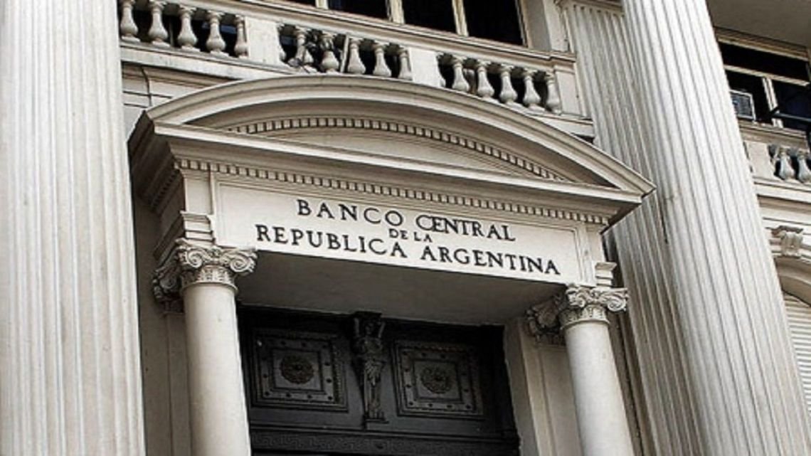 El Banco Central realizó la mayor compra de dólares del año y las reservas netas llegaron a terreno positivo