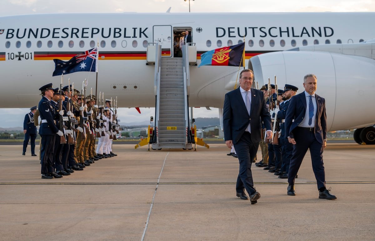 El Gobierno alemán aclara que todos los hombres pueden permanecer más de tres meses en el extranjero sin pedir autorización | Internacional