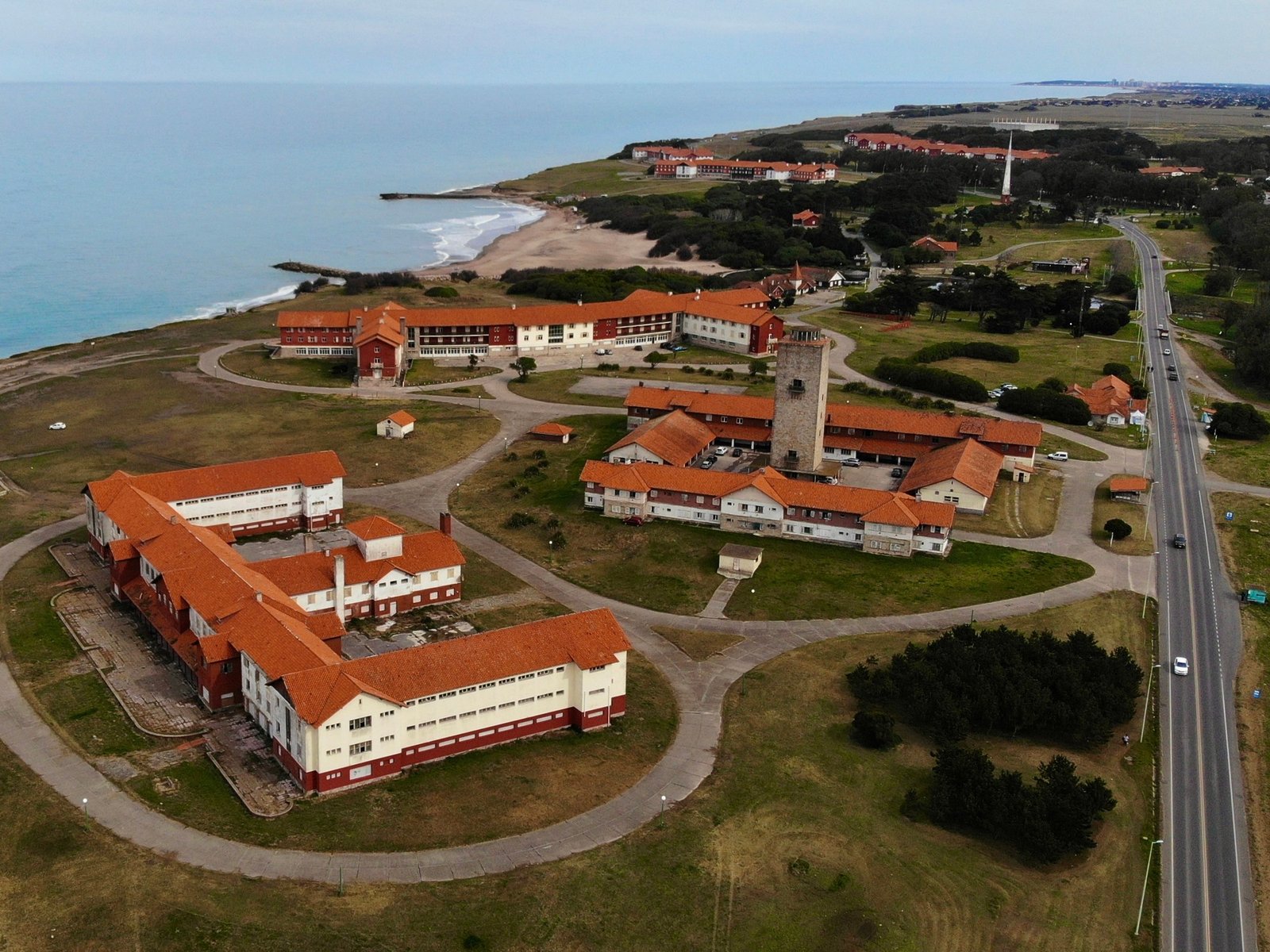 El Gobierno ordenó desalojar a los trabajadores que viven en el histórico complejo turístico de Chapadmalal