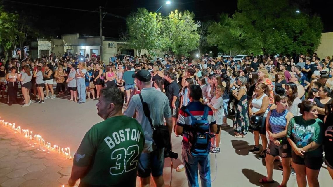El adolescente que disparó en una escuela de Santa Fe pasó la noche en un lugar no revelado, acompañado por la madre