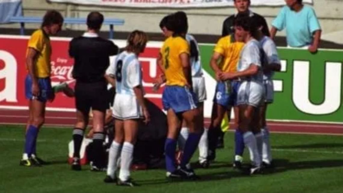 El bidón de Branco: la historia detrás del episodio más polémico del fútbol argentino