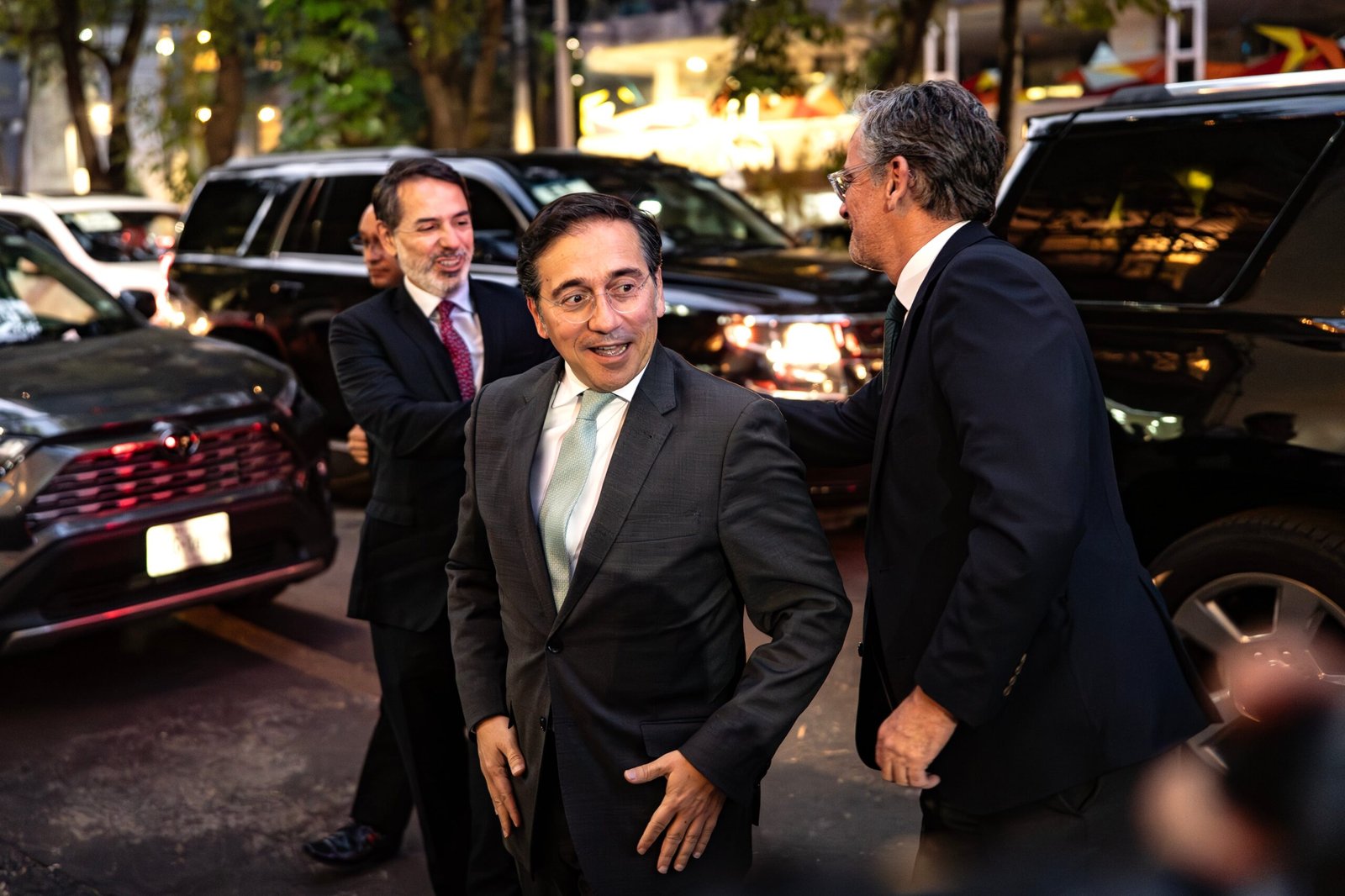 Juan Duarte Cuadrado y Antonio Basagoiti reciben al canciller José Manuel Albares  en la Cámara de Comercio de España en México, este martes.