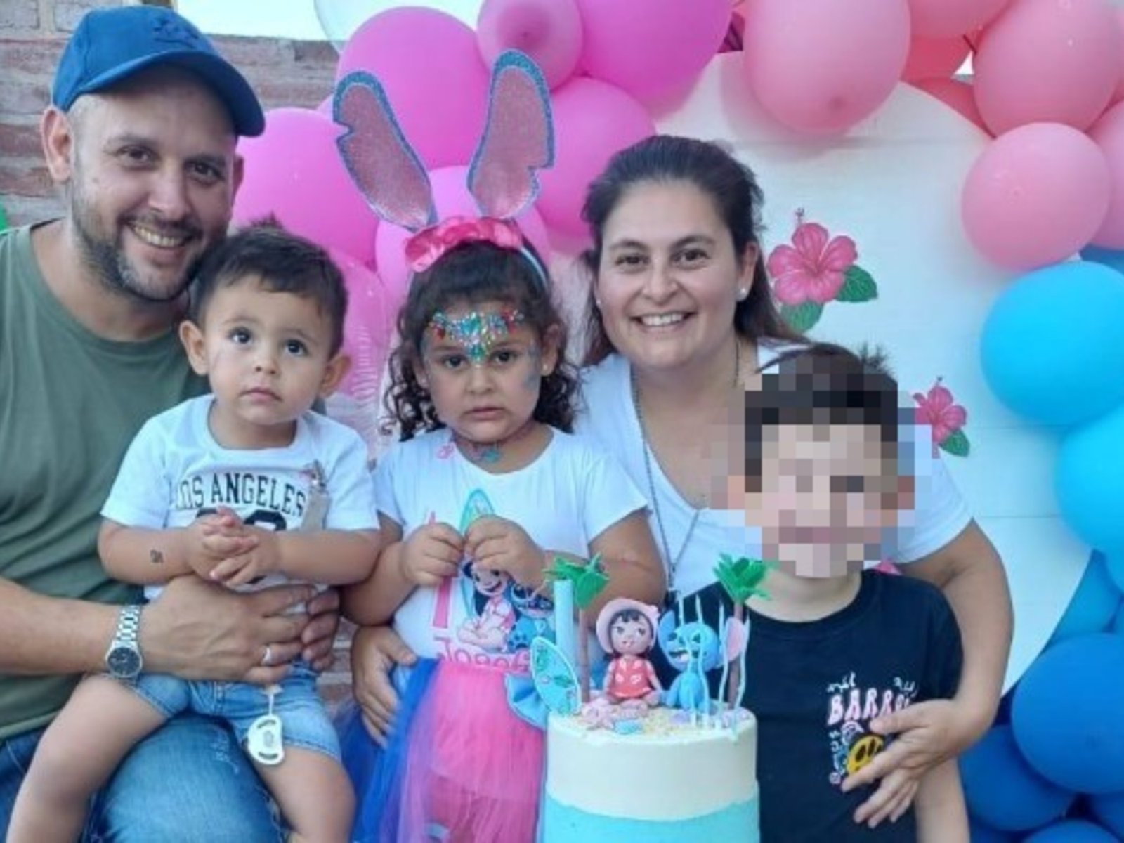 El dolor de una bombera al rescate de un nene de 7 años con su familia muerta dentro de una camioneta