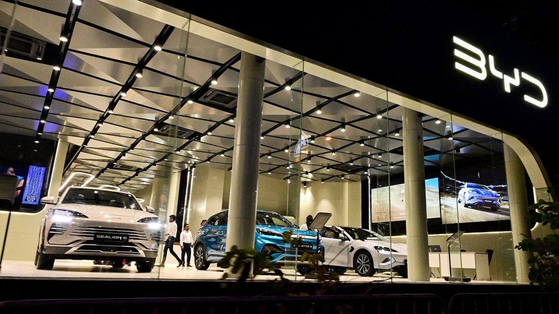 El fin de la hegemonía de Tesla: BYD escala posiciones y presiona por nuevos aranceles