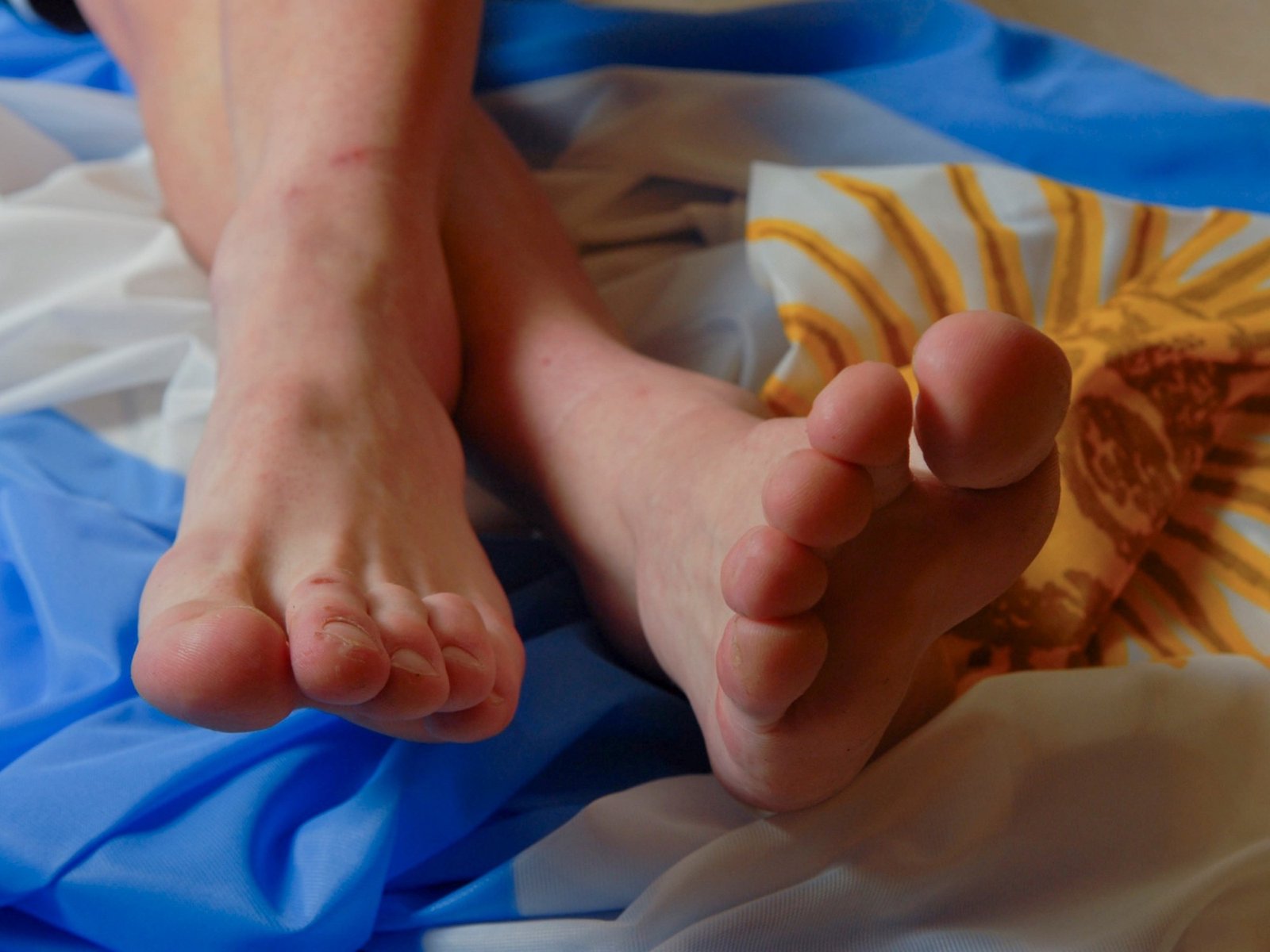 El fotógrafo de Charly García presenta una muestra con imágenes íntimas de Messi y Maradona