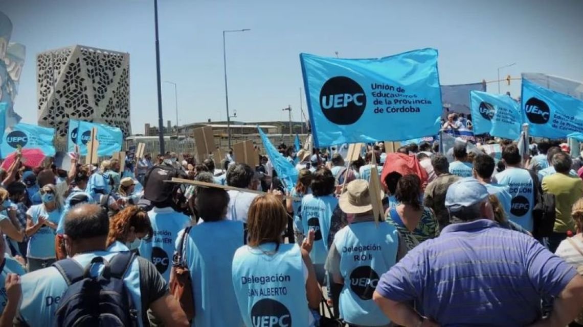 El gobierno busca destrabar el conflicto con los docentes y prepara nueva oferta