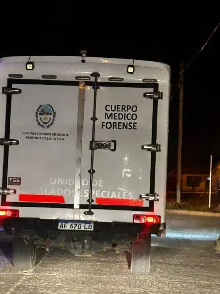 Hallaron a un hombre muerto y desnudo en su casa de Río Gallegos con medio kilo de cocaína