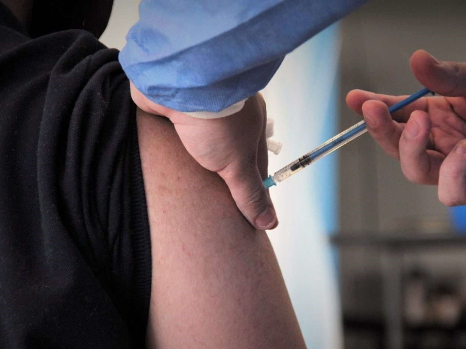 Hay un aumento inesperado de la demanda de una vacuna que parecía condenada al olvido: la curiosa causa