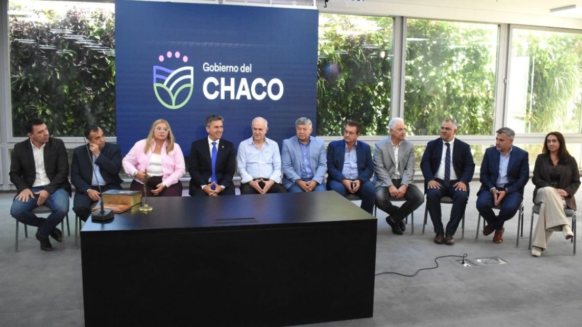 Juraron Peche, Ferro y Meiriño: Zdero reordena el gabinete en medio de la caída de su imagen