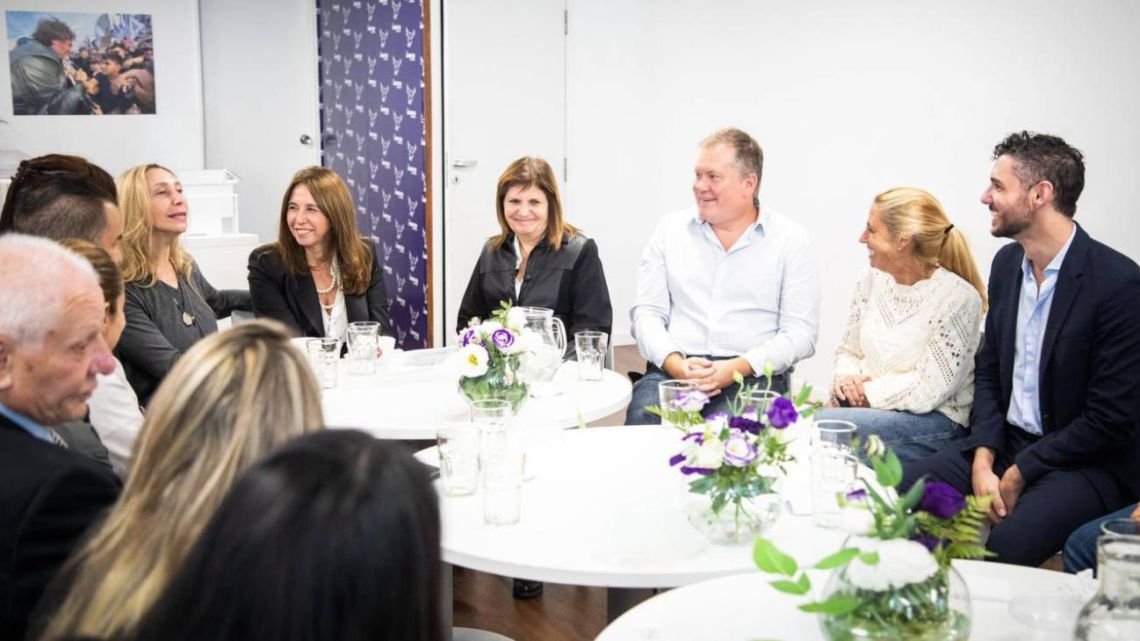 Karina Milei "invitó" a su armada porteña, pero Adorni se quedó en alguno de sus departamentos