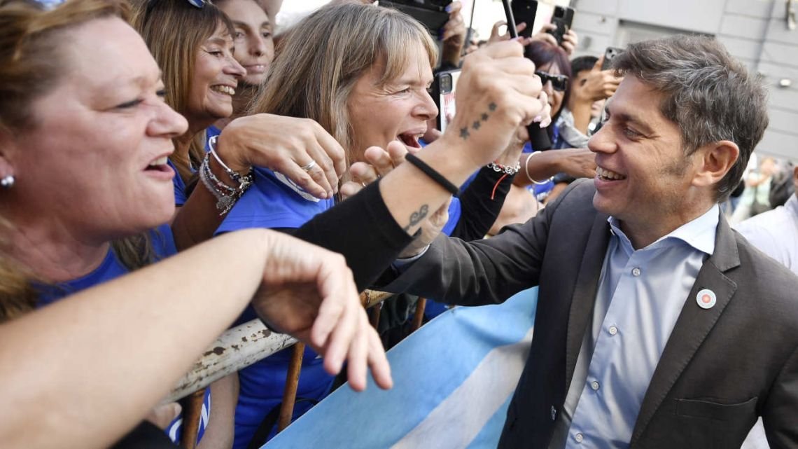 Kicillof asumió en el PJ bonaerense, pero Máximo hizo "la gran Cristina con Macri" y evitó la foto