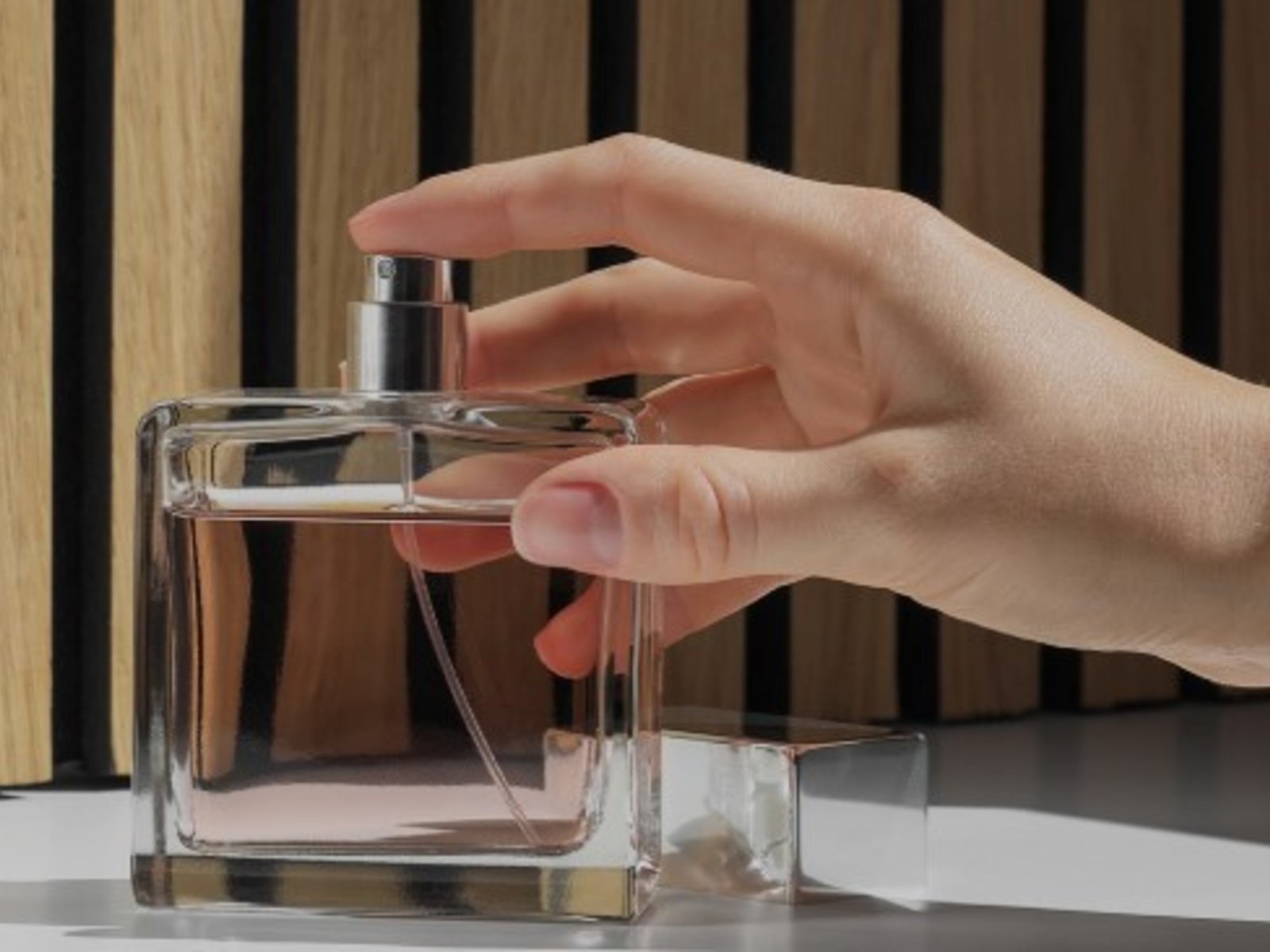 La ANMAT prohibió la venta de un lote de un perfume por irregularidades en su elaboración