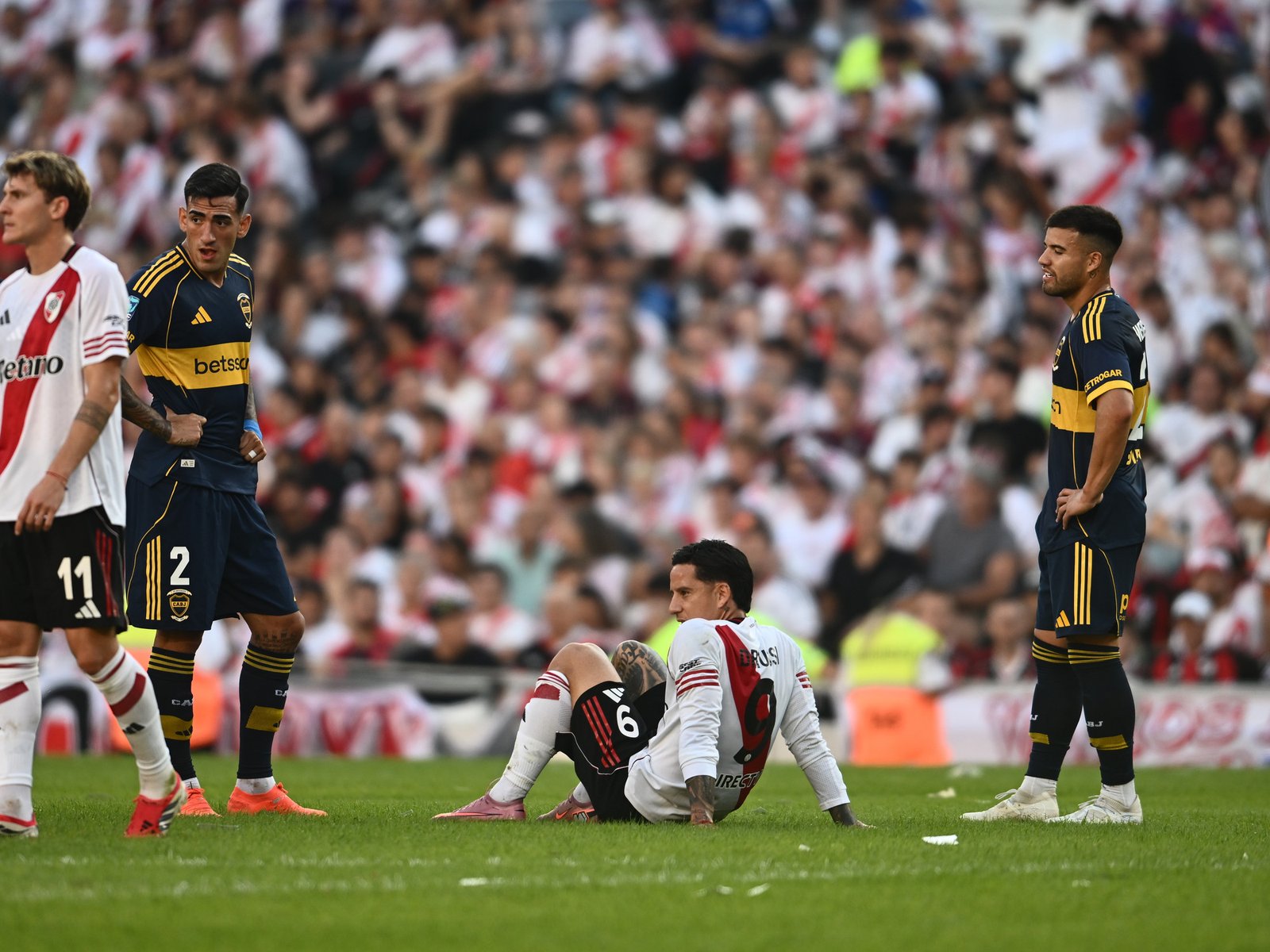 La lesión de Driussi, el primer dolor de cabeza para Coudet en el Superclásico entre River y Boca en el Monumental