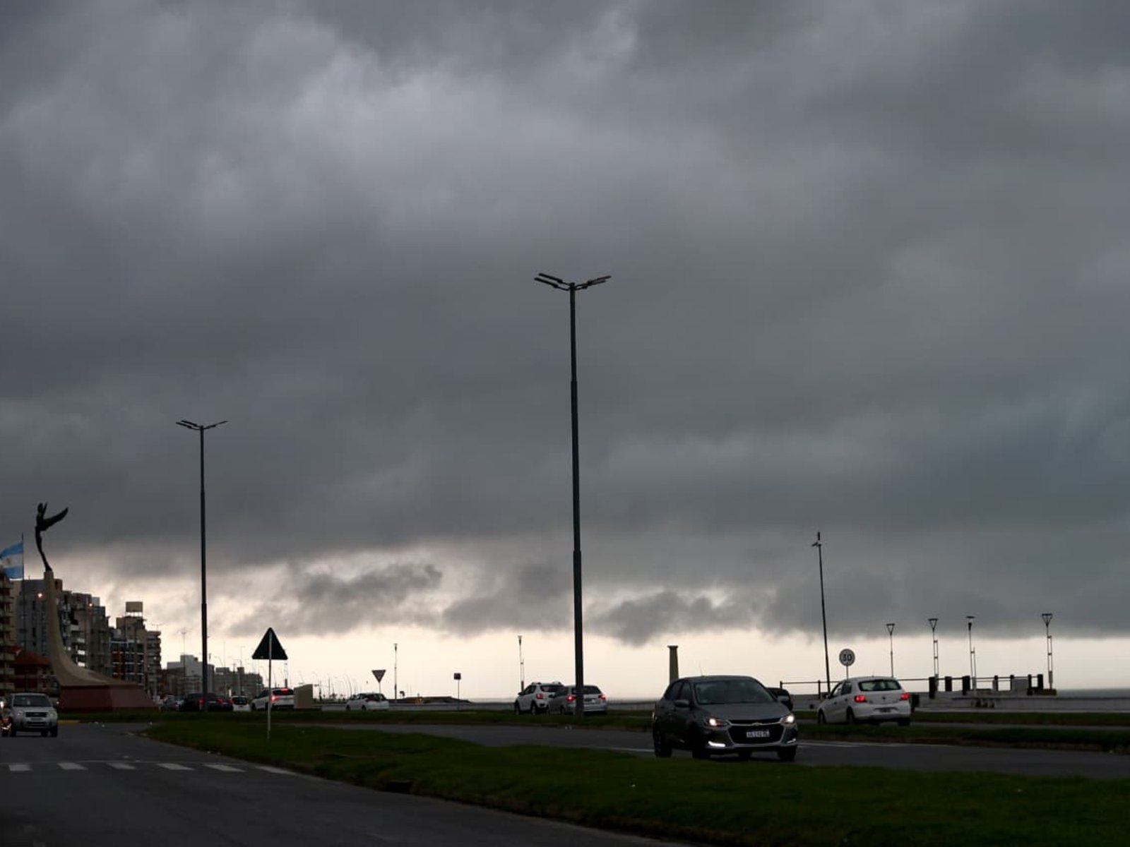 La tormenta ya pega en el Conurbano y elevan a naranja el nivel de alerta en la Ciudad