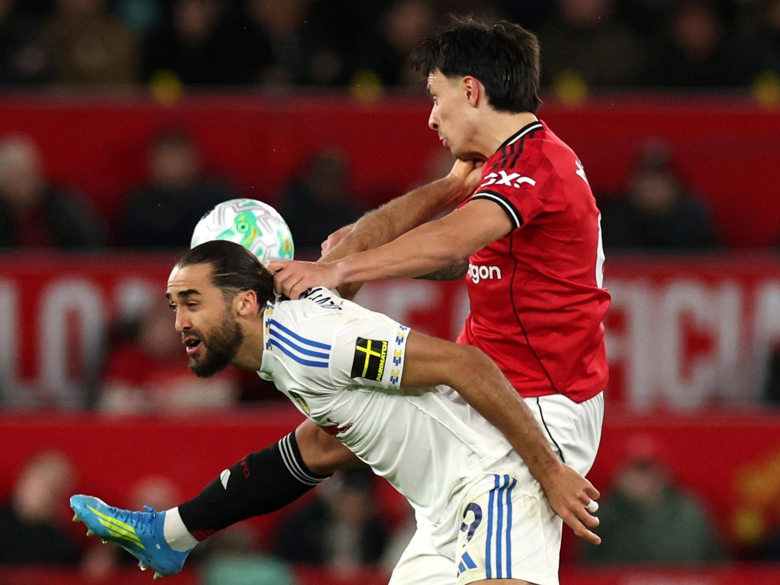 Licha Martínez dejó atrás la lesión y volvió a jugar tras 62 días, pero se fue expulsado vía VAR por tirarle del pelo a un rival