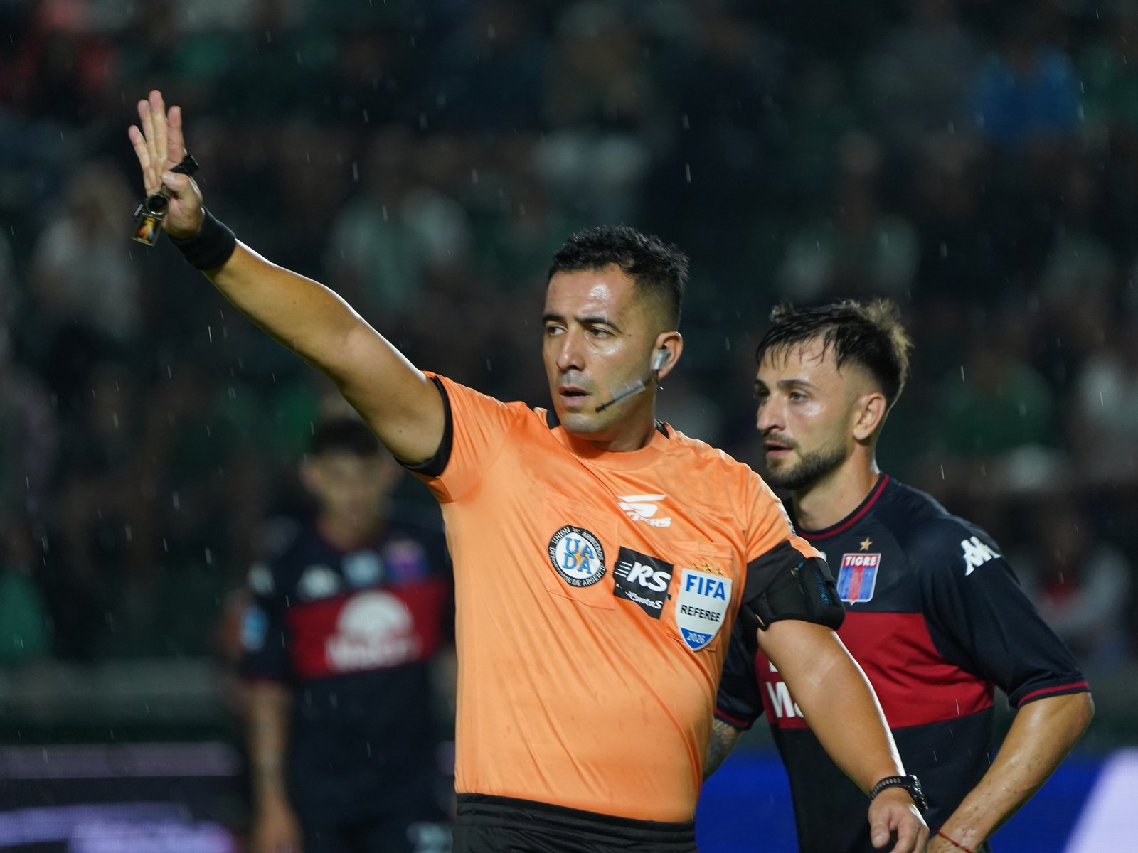 Lobo Medina, uno de los apuntados por corrupción, vuelve a dirigir en la Liga Profesional