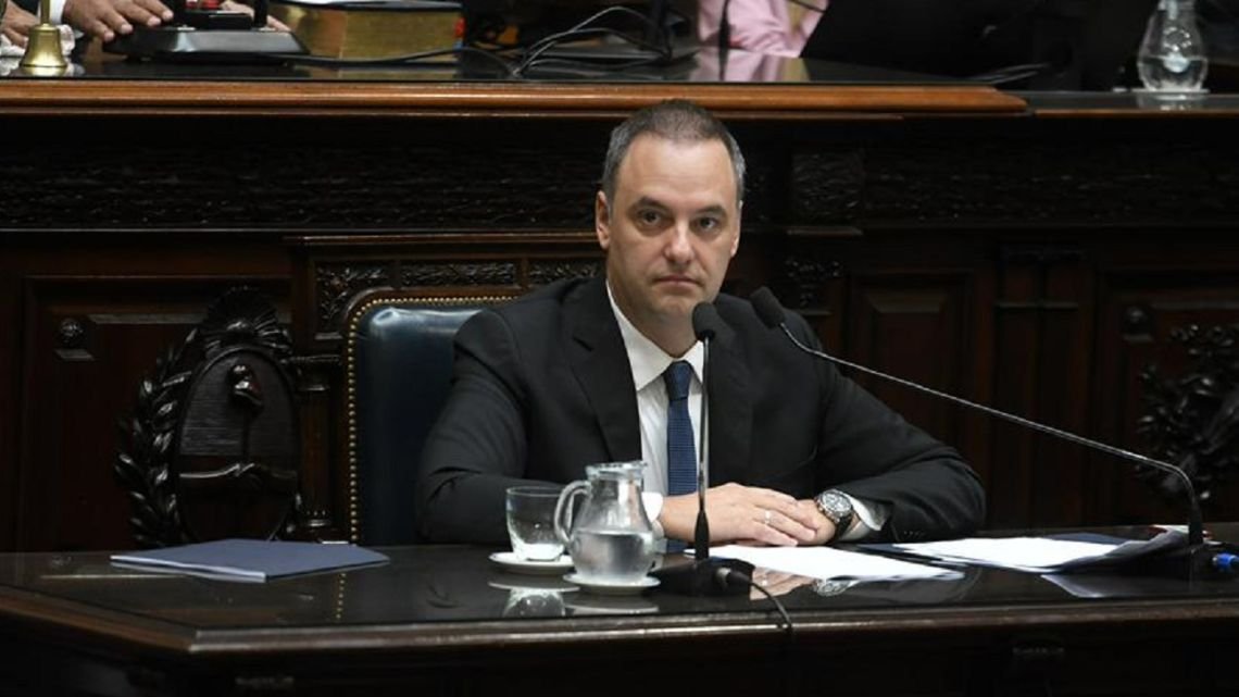 Manuel Adorni en el Congreso: los memes que dejó su exposición y la reacción en redes