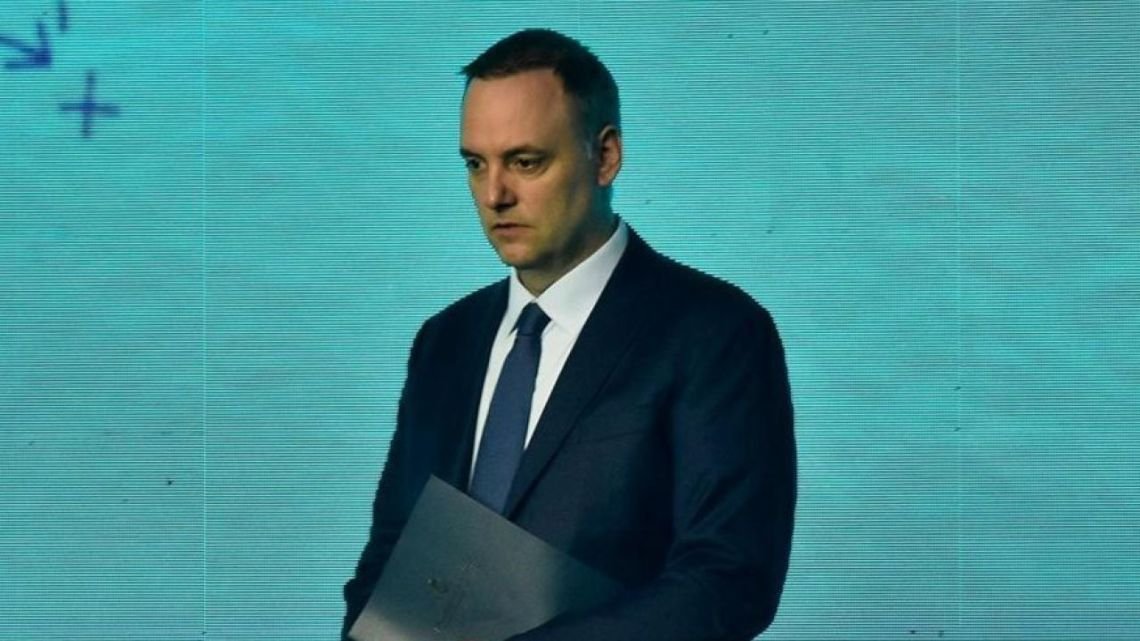 Manuel Adorni ubicó a su círculo íntimo en el Correo Argentino