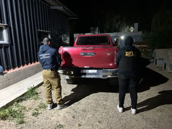 Megaoperativo en Comodoro: secuestran armas, droga y una camioneta robada