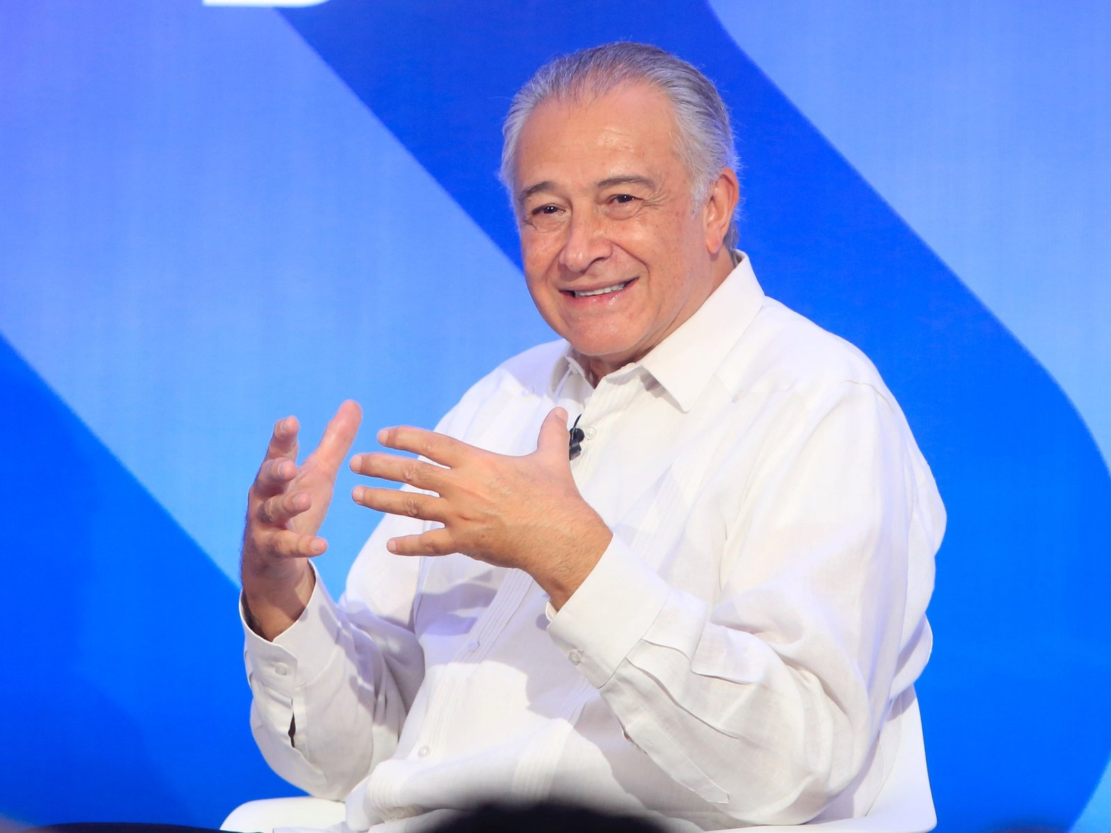 Monteoliva recibe al general Óscar Naranjo, figura clave del proceso de paz en Colombia